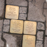 Die Stolpersteine für Emma, Elsa, Julius und Herbert Falk vor dem Haus Leopoldstraße 11 in Bad Schönborn - Mingolsheim (Quelle: Felix Harling)
